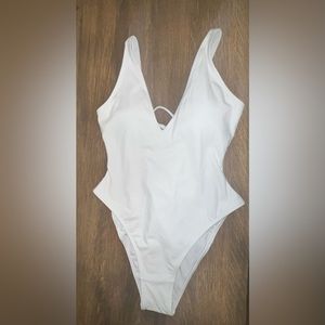 COPY - TA3 HI CUT PLUNGEY, NWT, WHITE, SIZE: MED SHORT